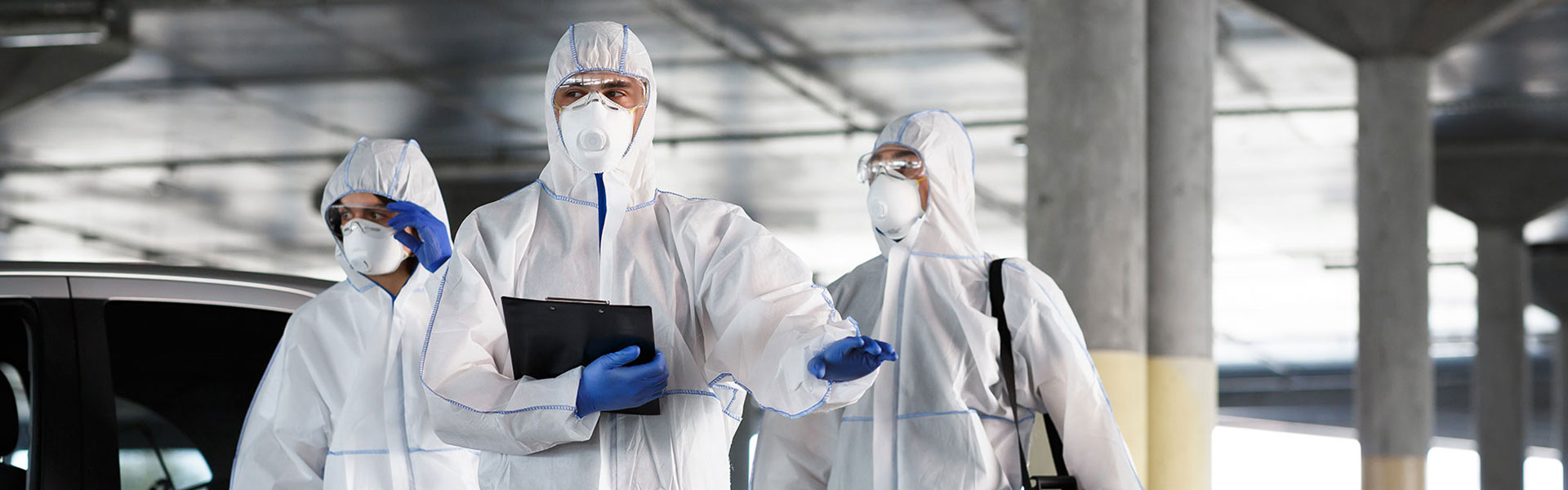 virologists-in-protective-suits-on-duty-on-public-2021-08-27-21-14-17-HK7PBT3-a.jpg